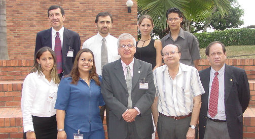 Algunos estudiantes y directivos del programa de Contaduría y Finanzas Internacionales de la Universidad Icesi