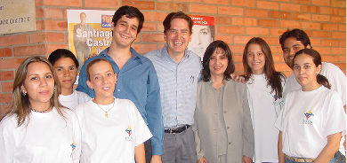 Estudiantes del programa de Derecho de la Icesi en compañía de los congresistas Dra. Claudia Blum y Dr. Santiago Castro