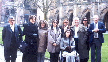 la Dra. Piedad Gómez con algunos participantes en la Universidad de Glasgow Escocia