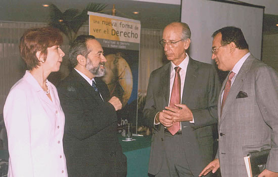 De izquierda a derecha: Dra. Martha Lucía Becerra, Dr. Rafael Bernal, Dr. Lelio Fernández y Dr. Carlos Espindola