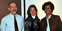 En compañía de la Dra. Liliana Bonilla (centro) los instructores: Dr. Norton Geenfeld y Dra. Donna Stoddard, del Babson Collage.