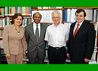 De izquierda a derecha: Piedad Gómez, Paul R. Prabhaker, Héctor Ochoa y José Roberto Concha.