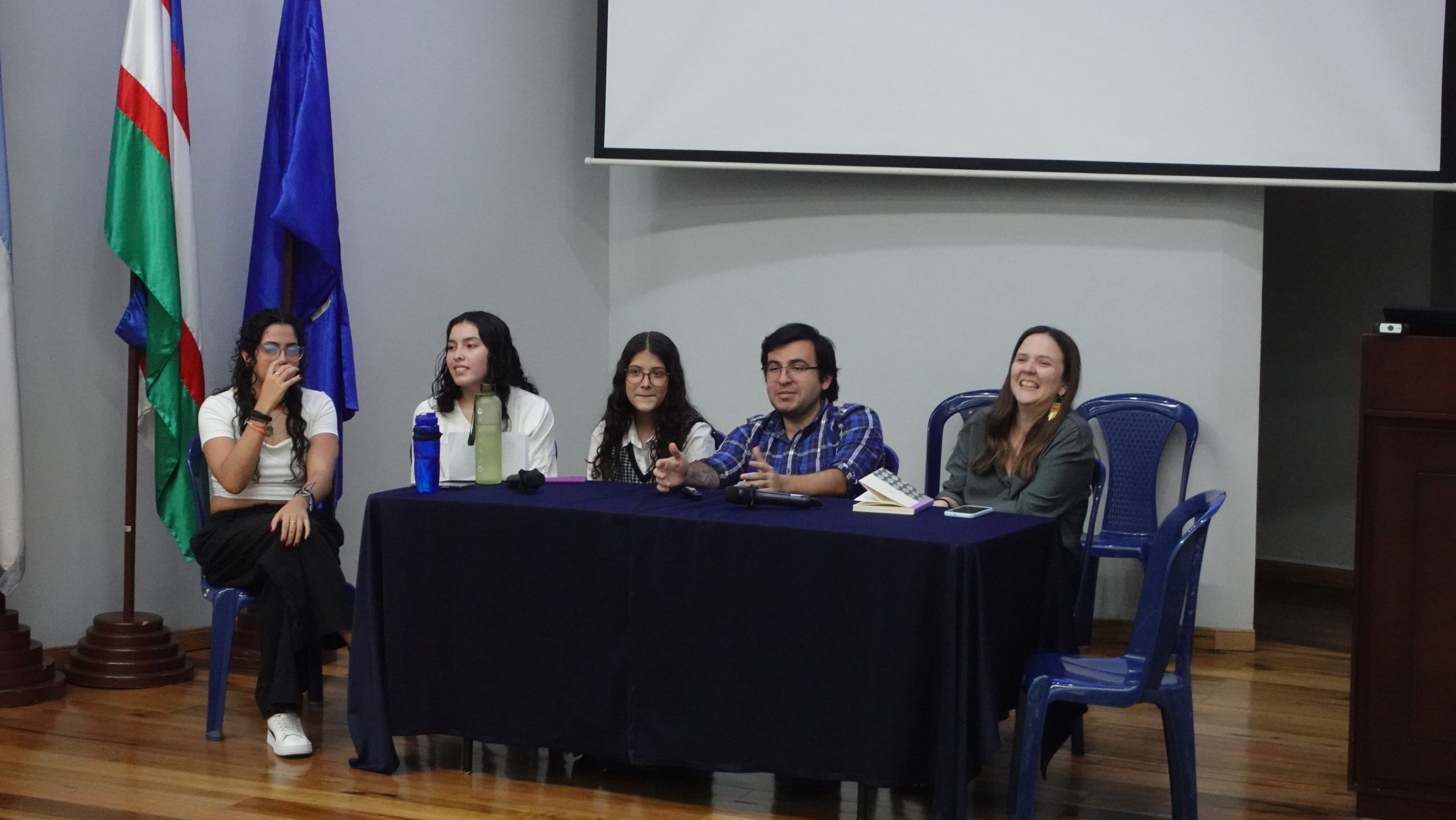 mesa de conversatorio