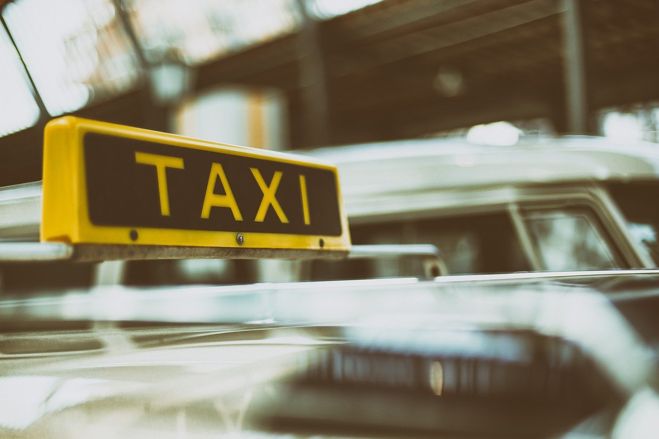 Por qué es mejor usar un servicio de taxis 