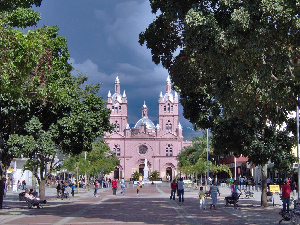 Basilica_del_Señor_de_los_Milagros,_Guadalajara_de_Buga,_Valle_del_Cauca,_Colombia 7
