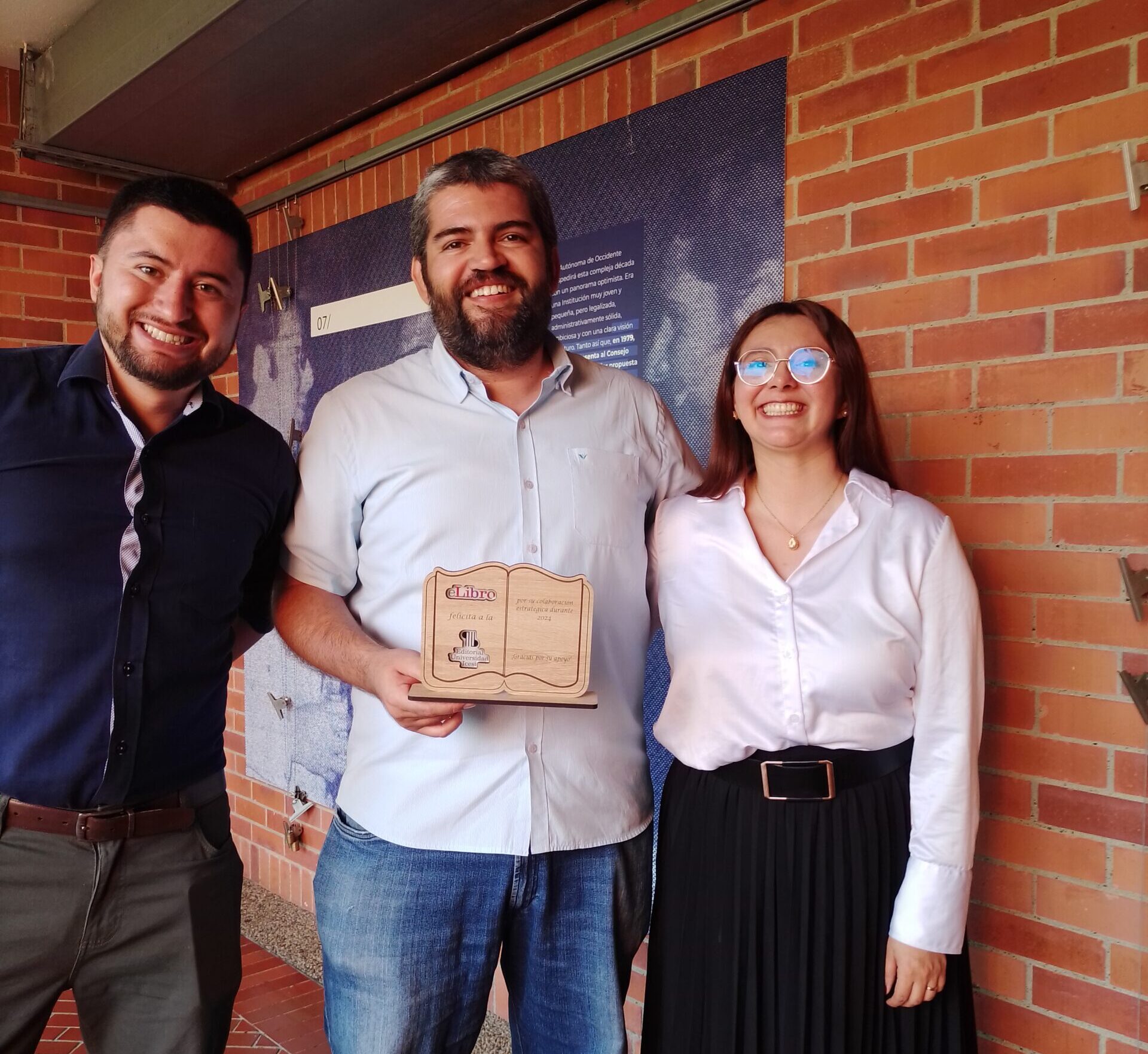 Con el equipo de eLibro | Editorial Universidad Icesi