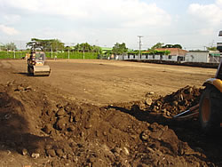 Nivelación  y ampliación en tres metros de la cancha