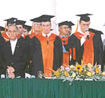 De izquierda a derecha: Monseñor Juan Francisco Sarasti, Dr. Nicanor Restrepo y Dr. Francisco Piedrahita.