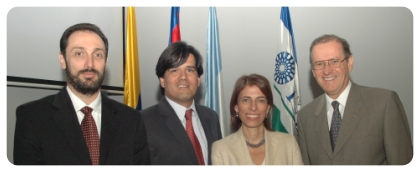 En la foto de izquierda a derecha: José Hernando Bahamón - director académico, Germán Nieto - director de Comunicaciones, Rosario Córdoba Garcés, directora de la Revista Dinero y el Dr. Francisco Piedrahita - Rector