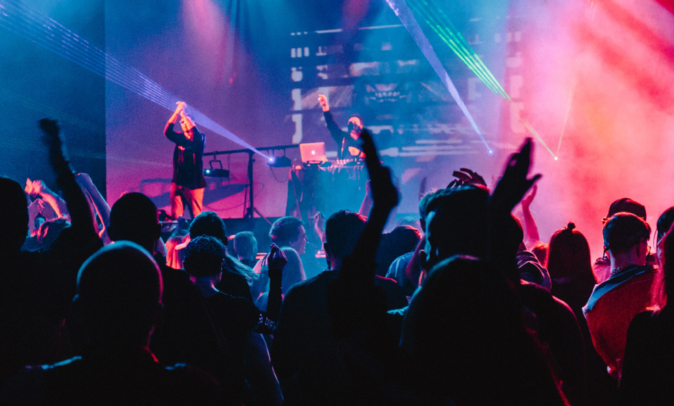 Alegría en jóvenes bajó del 66% al 53%