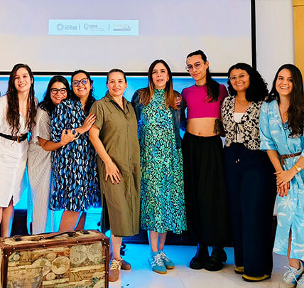 Imagen de fondo El Observatorio para la Equidad de las Mujeres cumple seis años generando datos, incidencia y aprendizajes para la transformación social