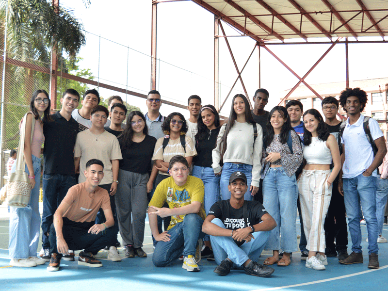 Imagen de fondo Bienvenidos a la mejor Universidad de Colombia