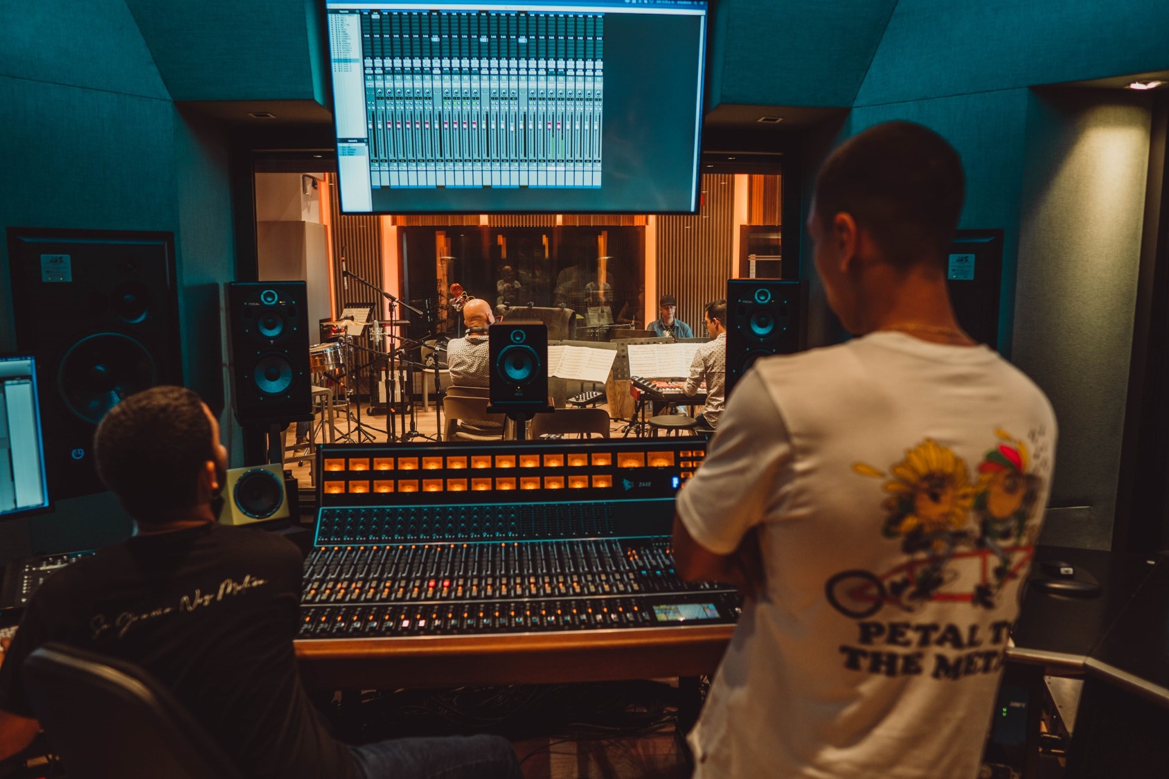 Imagen de fondo Producción musical de talla internacional